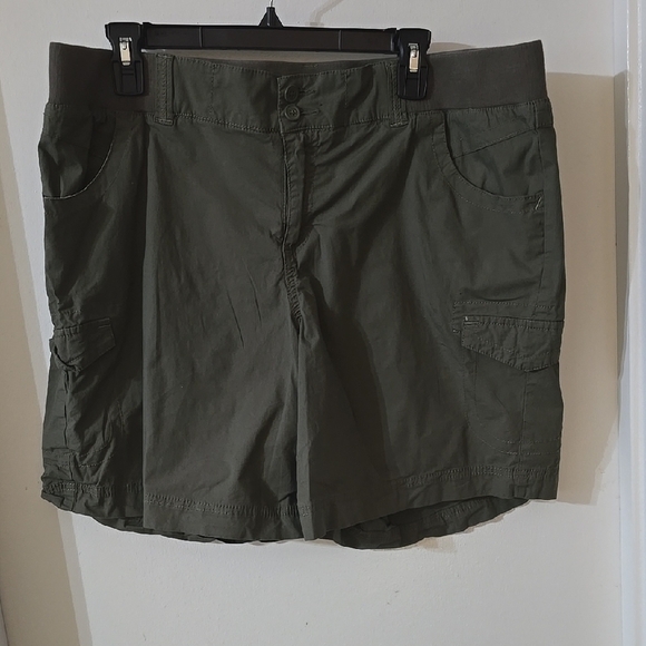 Lane‎ Bryant Olive Green Women's Shorts Sz 16 - Picture 1 of 3